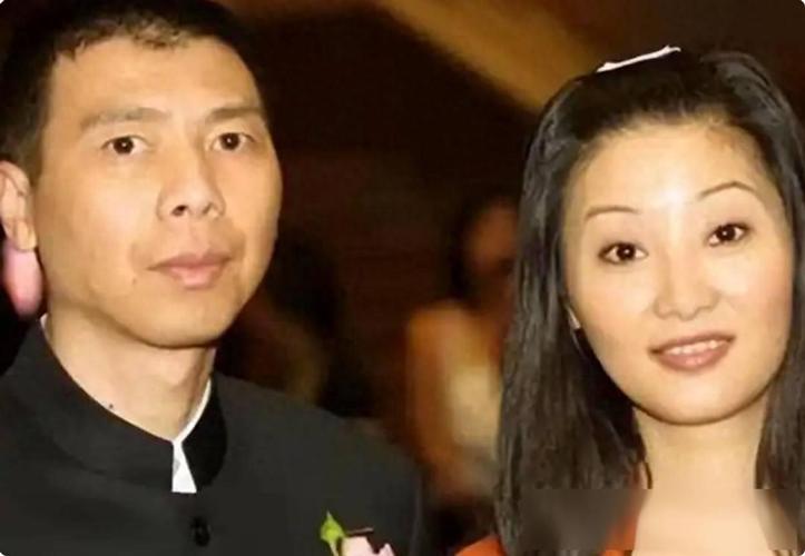 2025新澳门天天开奖记录下载和冯小刚养女高中毕业与冯小刚收养的女儿